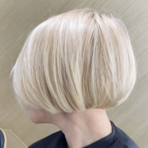 bob haircut, total blonde, hair toning