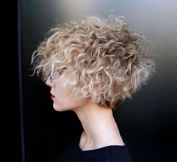 bob haircut for curly hair, total blonde, hair coloring